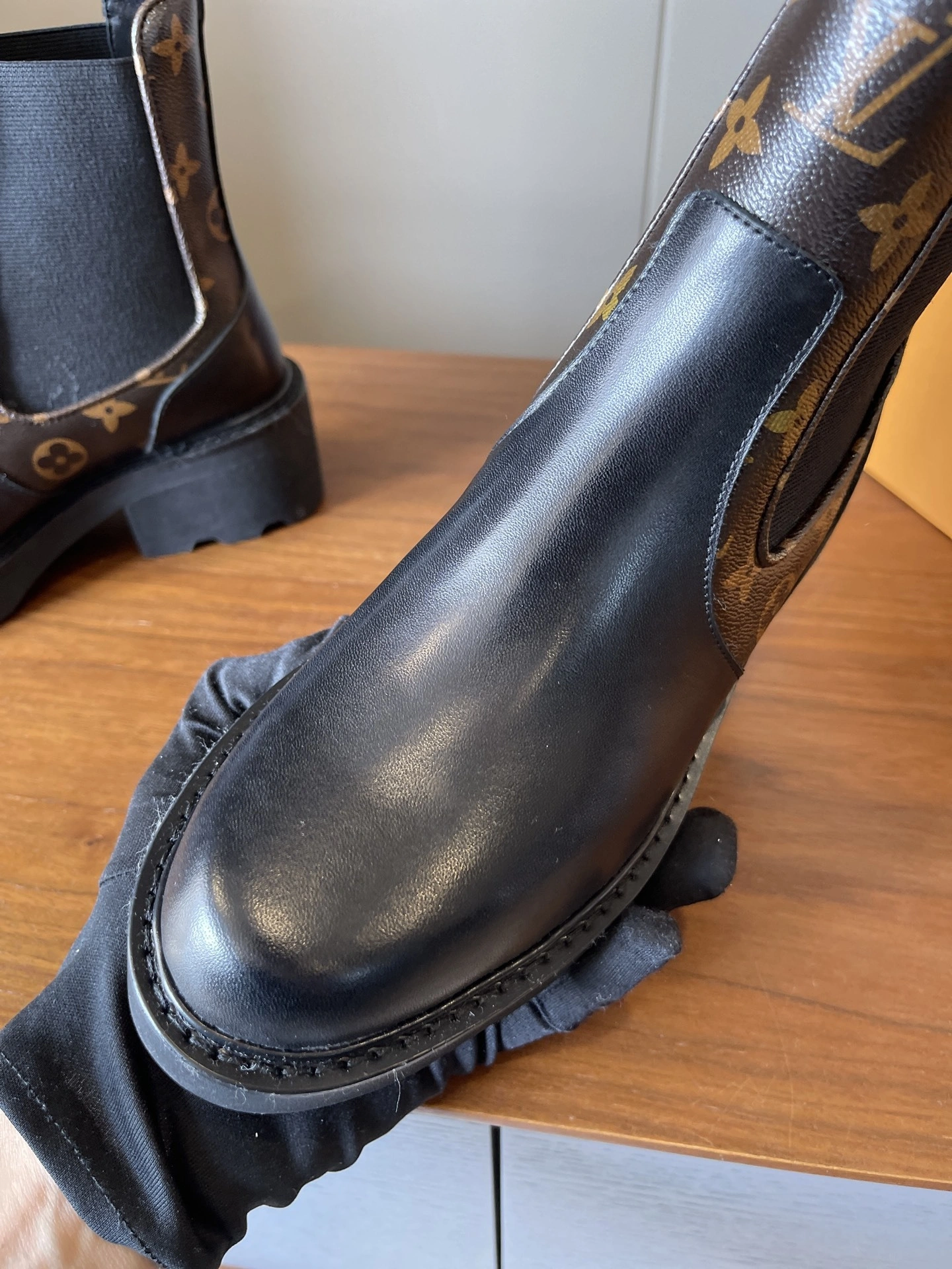 COCO- 8V 1AIEJ0 Calfskin cowhide item：E-X003L1320B