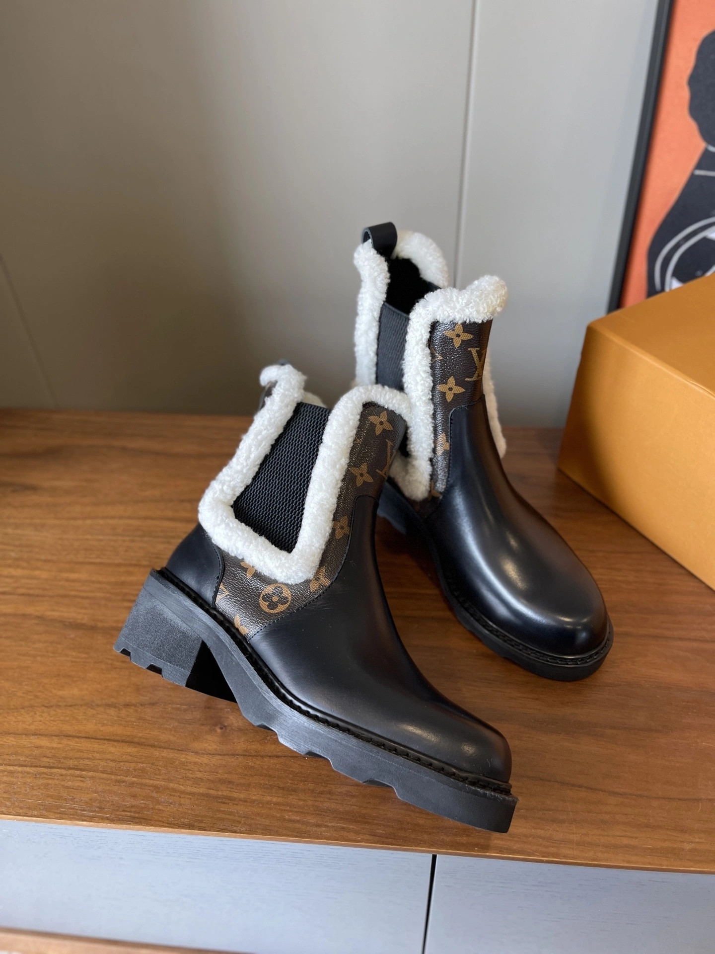 COCO- 8V 1AIUJ2 Calfskin cowhide item：E-X003L1319B