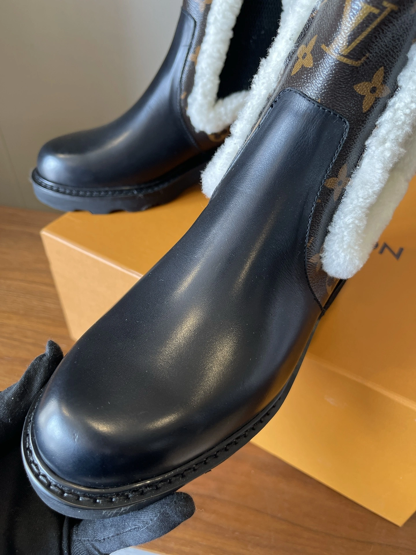 COCO- 8V 1AIUJ2 Calfskin cowhide item：E-X003L1319B