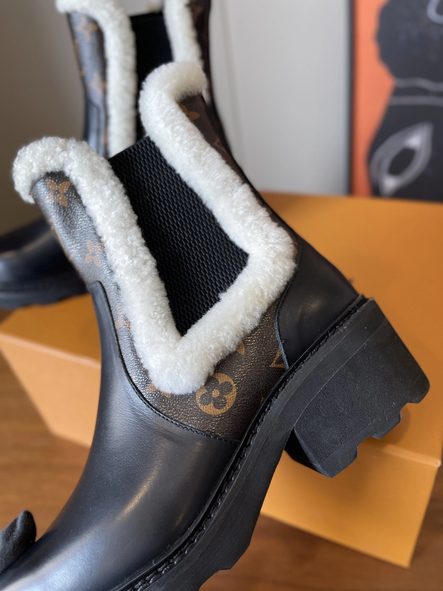 COCO- 8V 1AIUJ2 Calfskin cowhide item：E-X003L1319B