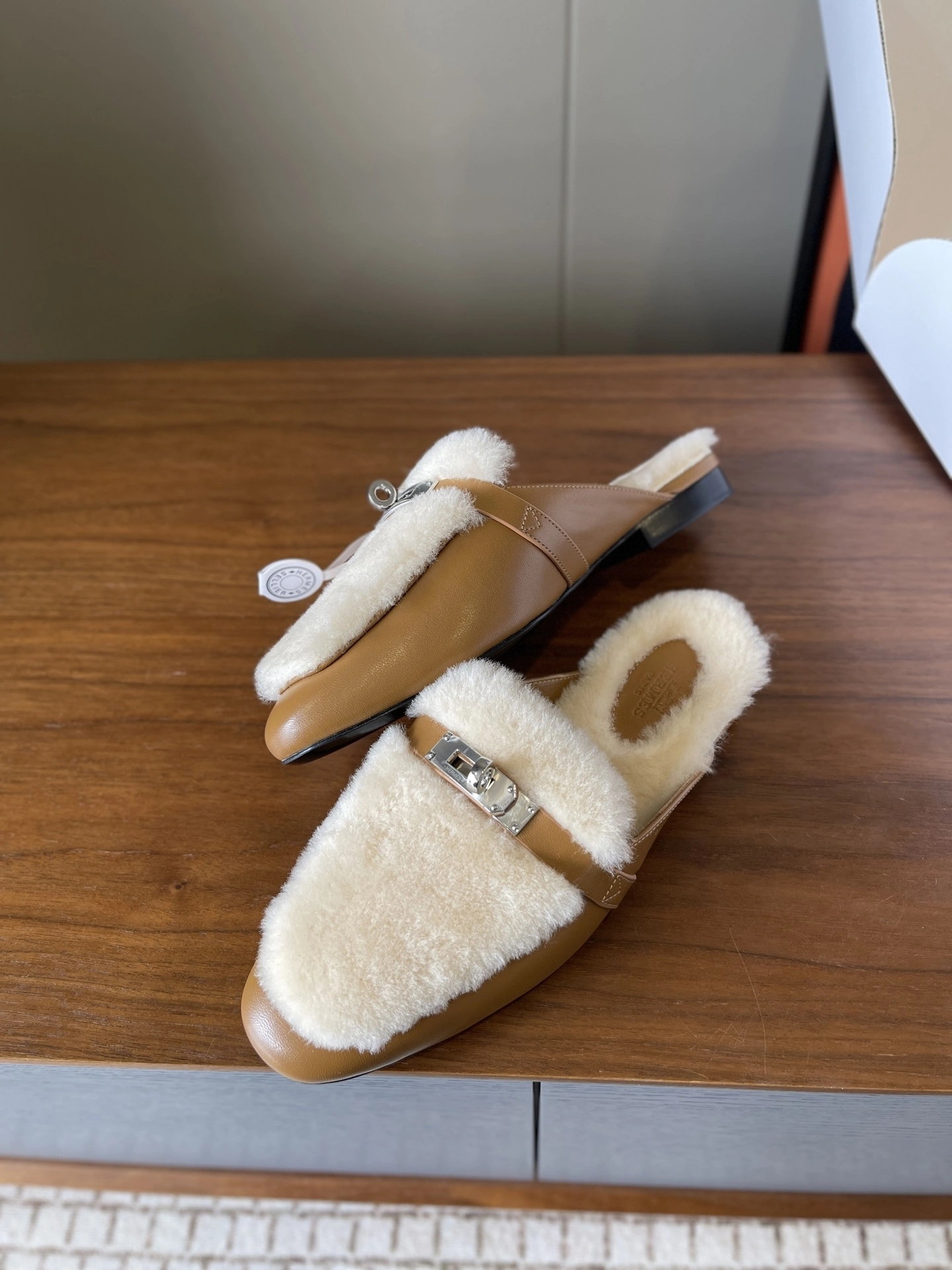 COCO--H5r75s H252147Z A3 Calfskin wool item:E-X003L1232B