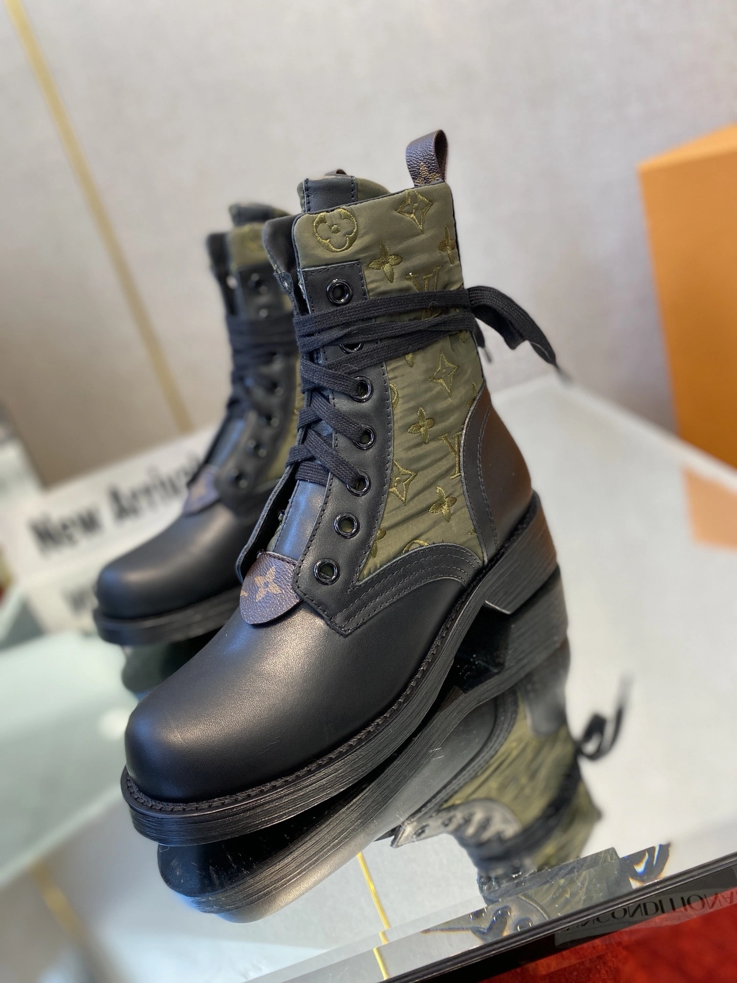 COCO- METROPOLIS item:B-X158H0234H