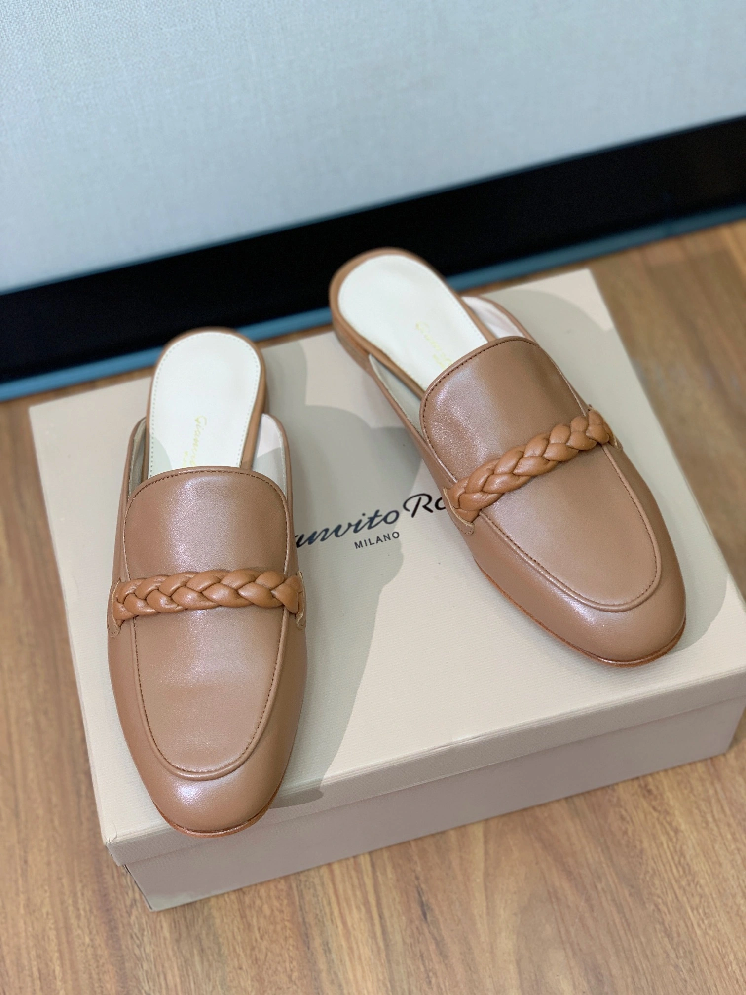 COCO--Other brands sheepskin item:E-X158K0501T