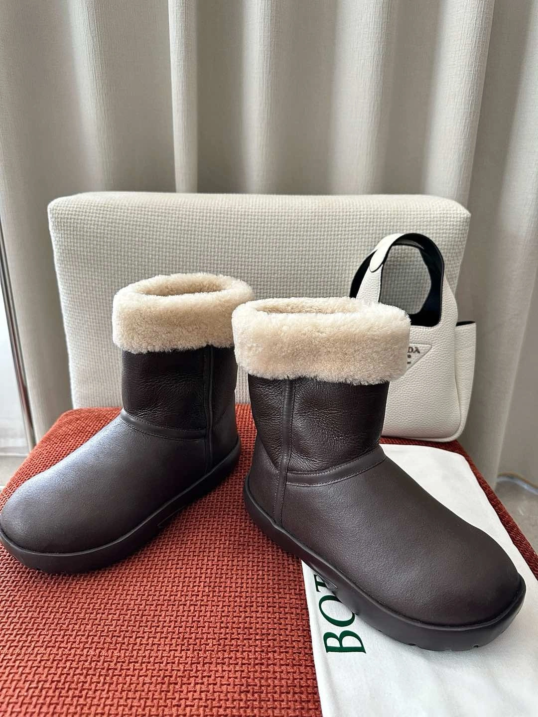 COCO--V595t1 810810V4WB02191 sheepskin wool item:F-X230A0324B