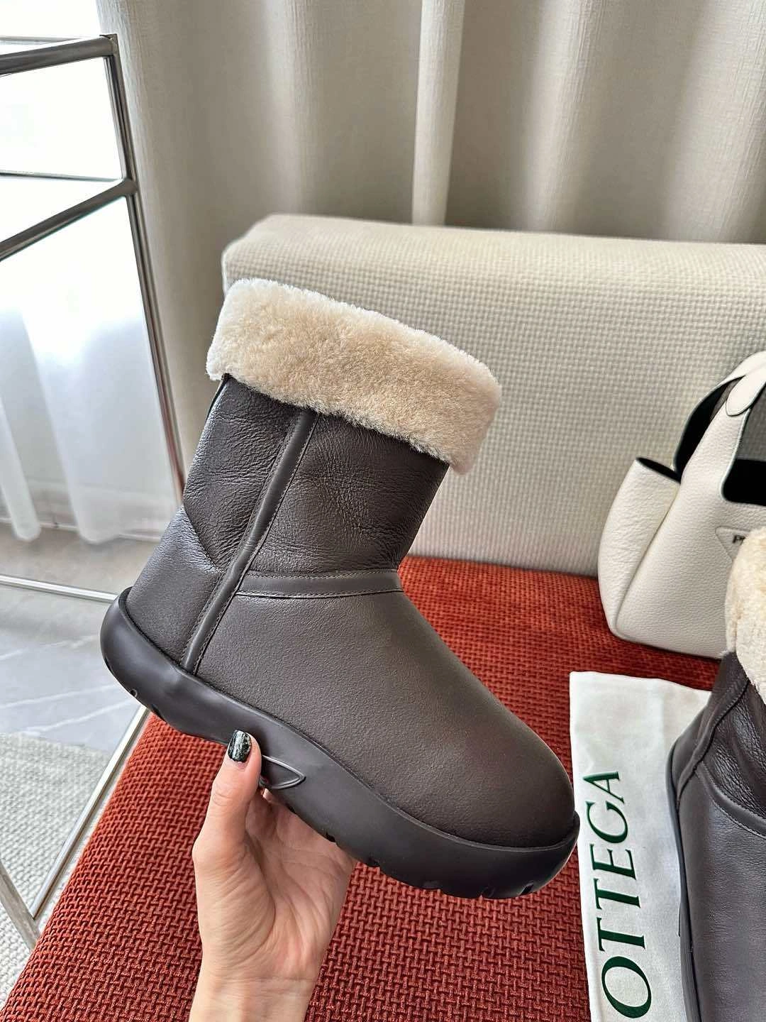 COCO--V595t1 810810V4WB02191 sheepskin wool item:F-X230A0324B
