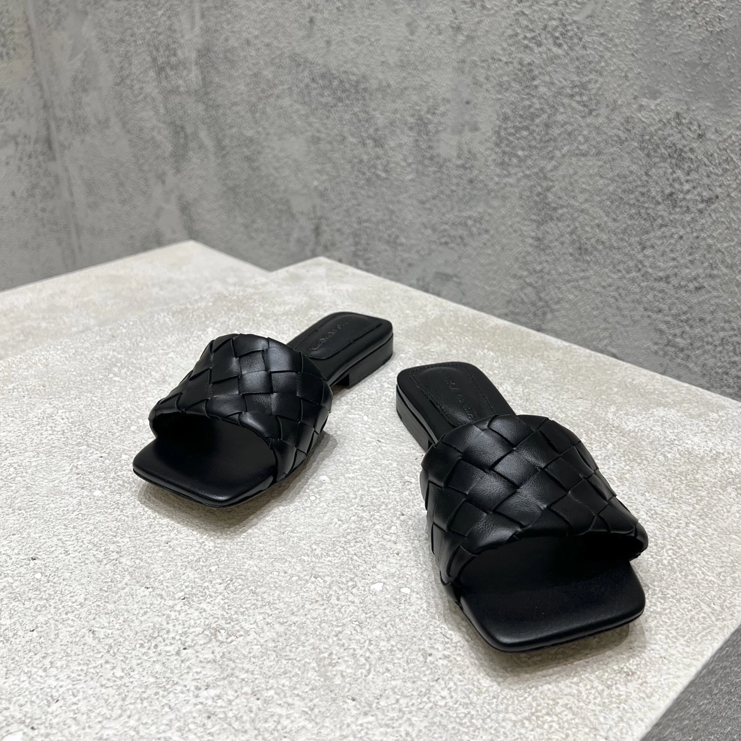 COCO- V595t1 837737V2ED01000 calfskin item：E-X002J3818