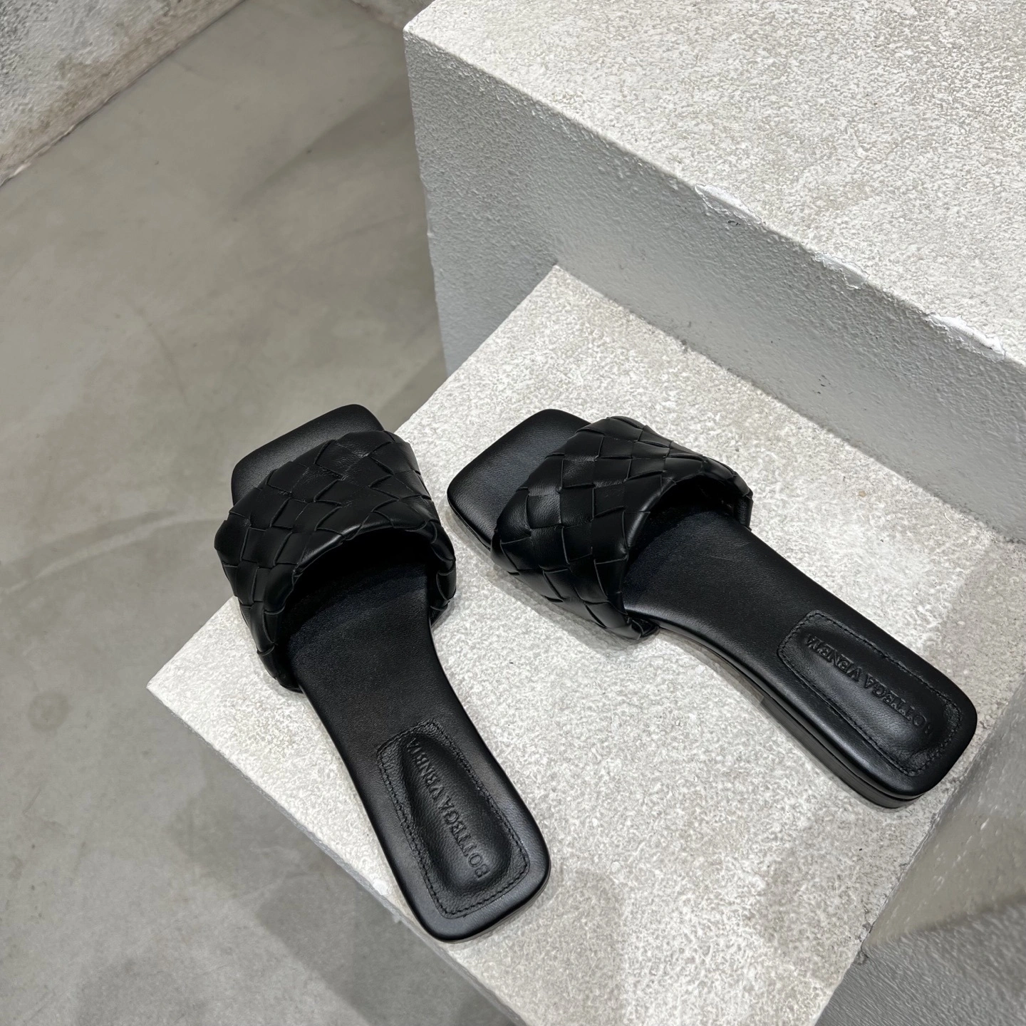 COCO- V595t1 837737V2ED01000 calfskin item：E-X002J3818