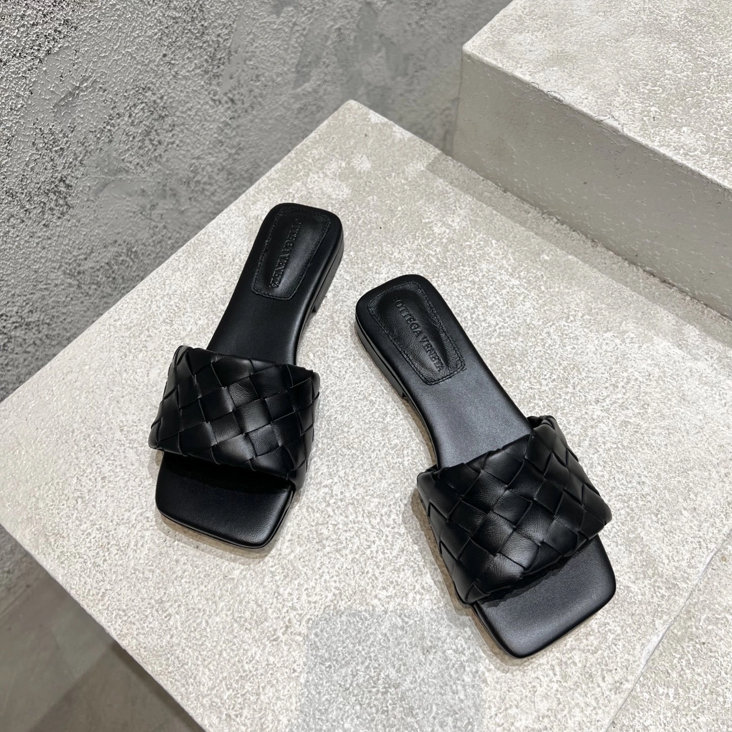 COCO- V595t1 837737V2ED01000 calfskin item：E-X002J3818