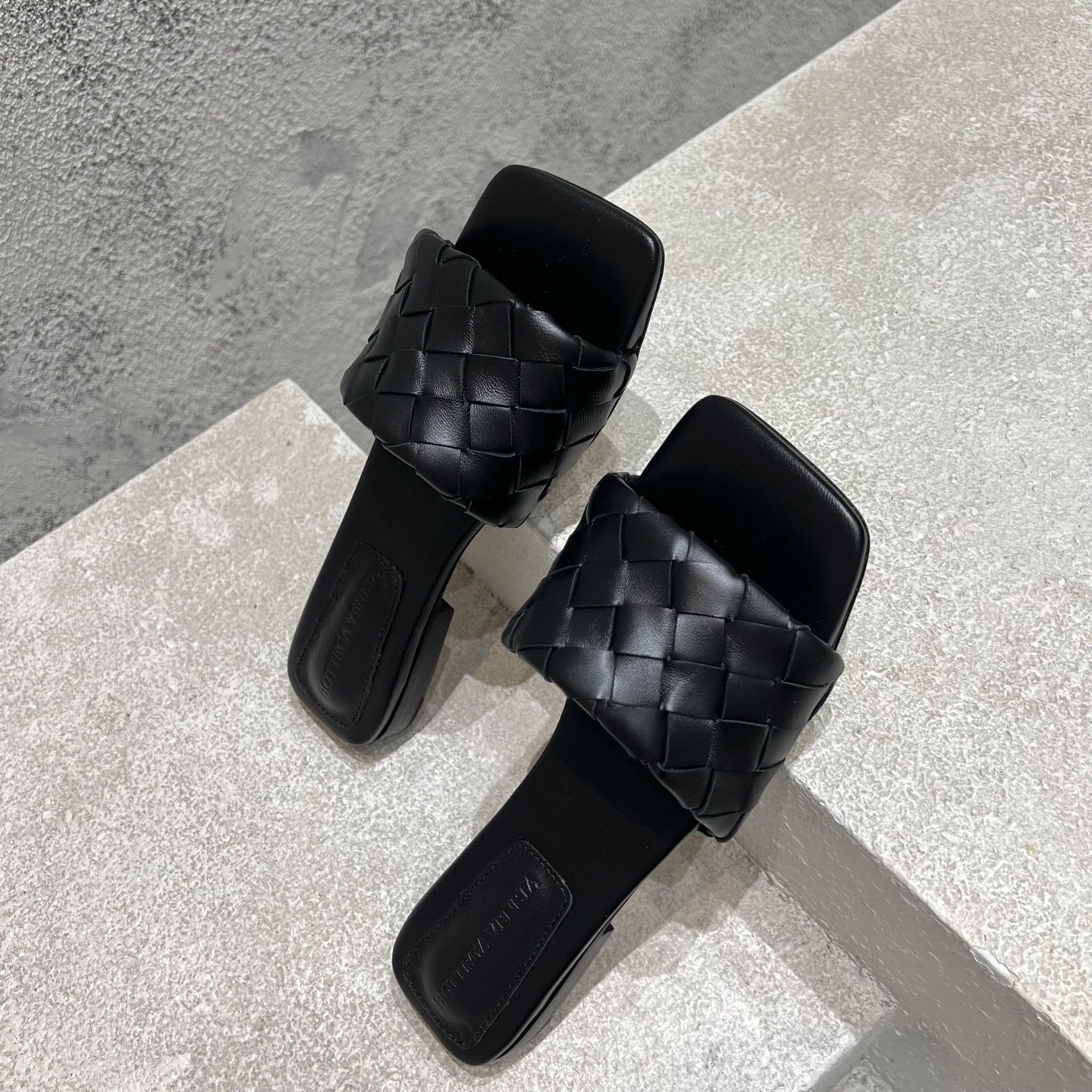 COCO- V595t1 837737V2ED01000 calfskin item：E-X002J3818