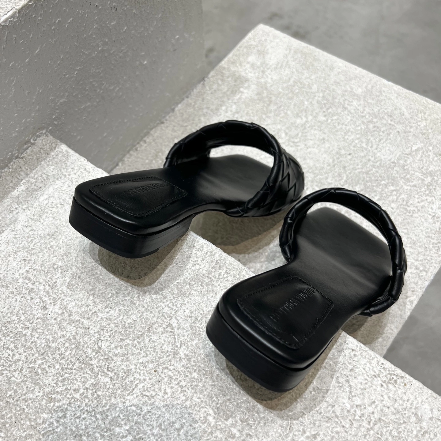 COCO- V595t1 837737V2ED01000 calfskin item：E-X002J3818