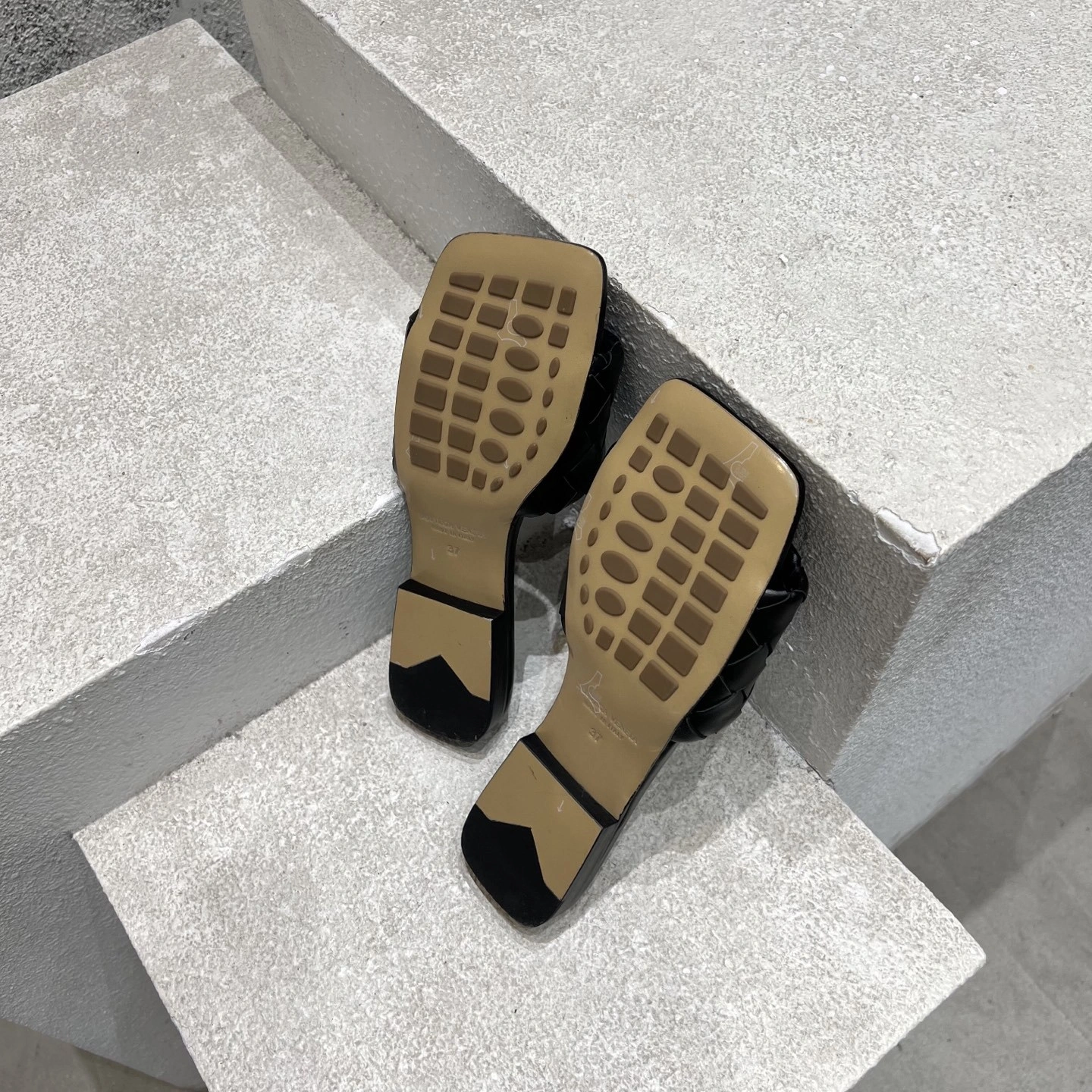 COCO- V595t1 837737V2ED01000 calfskin item：E-X002J3818