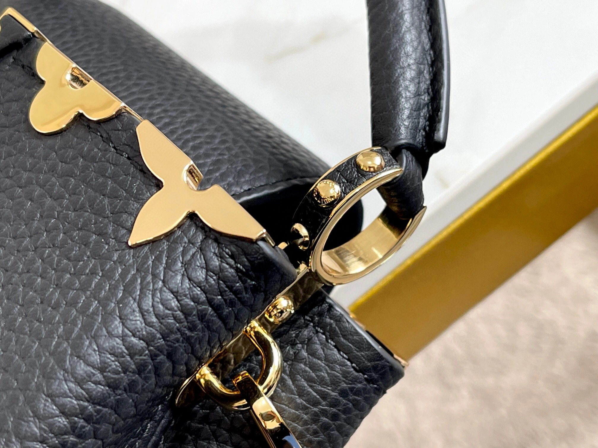 Capucines 2colour M56669 item:B-B180A1030-2