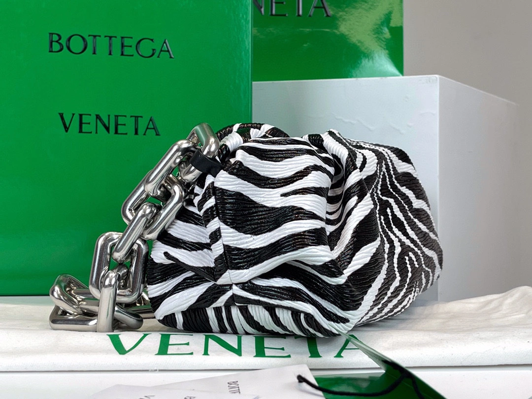 Chain Pouch 620230 item: A-B063J9710T