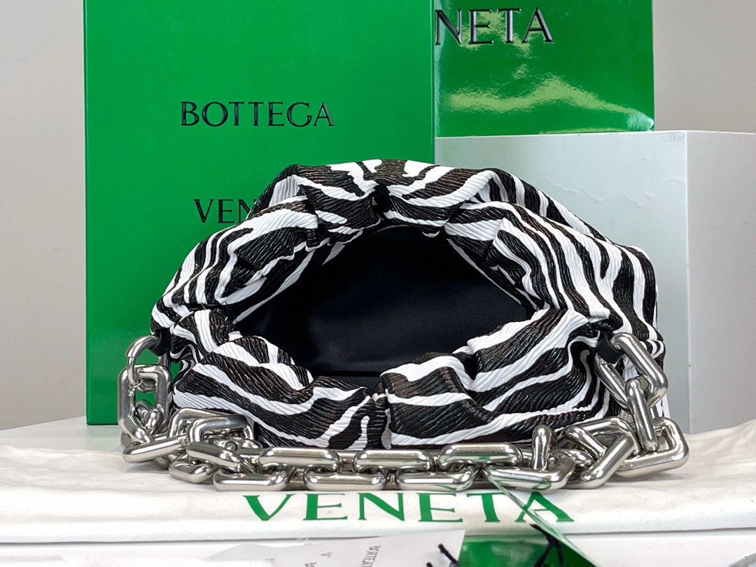 Chain Pouch 620230 item: A-B063J9710T