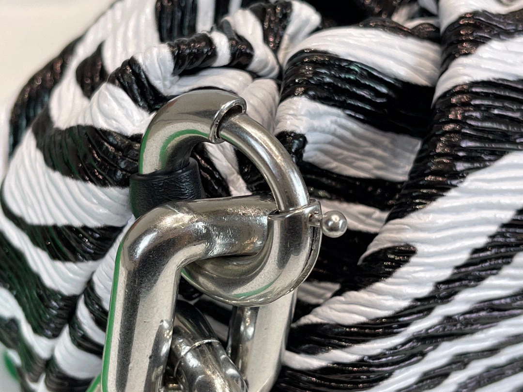 Chain Pouch 620230 item: A-B063J9710T