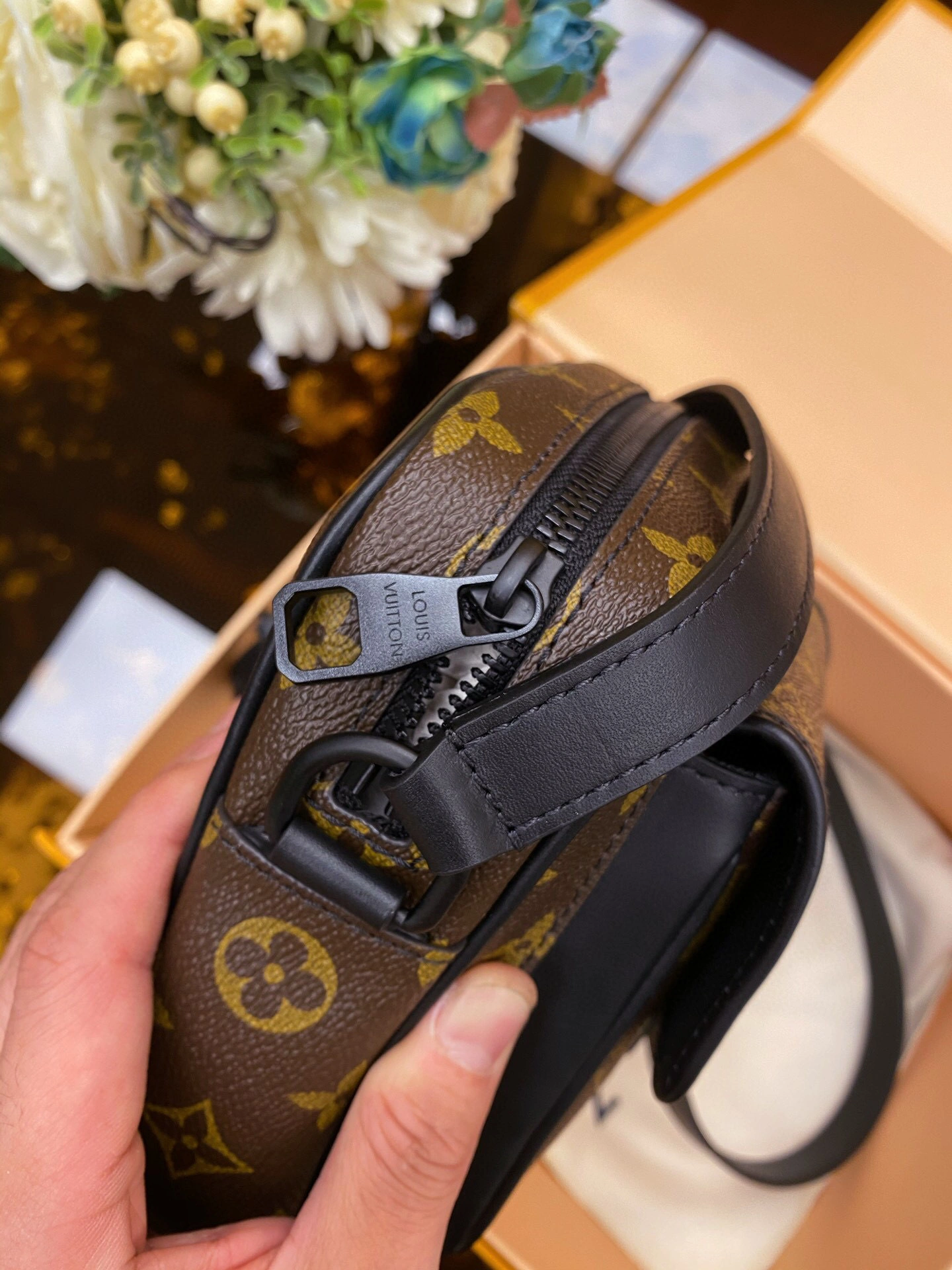 Christopher M69404 item:A-B182L2801X