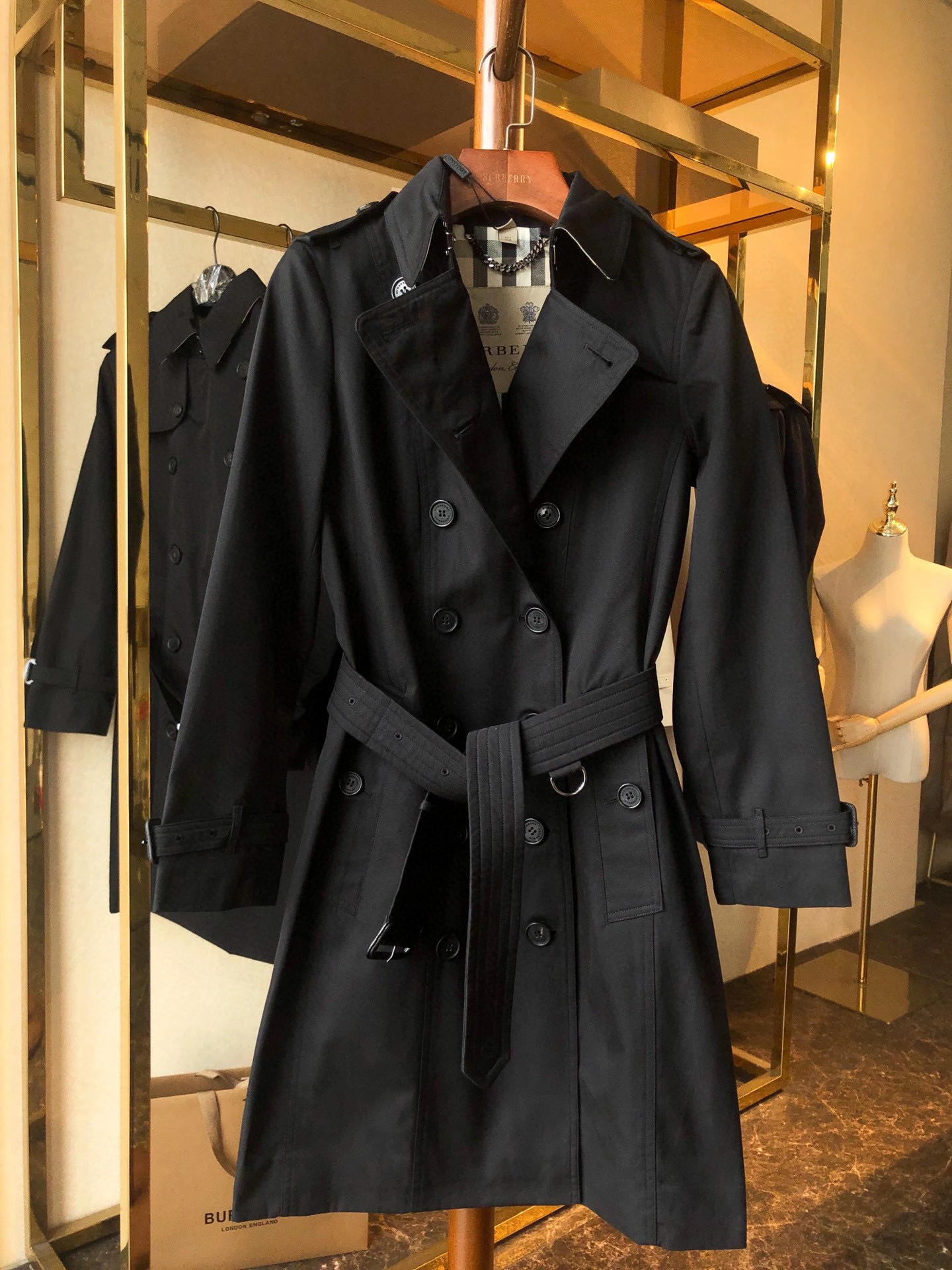 Ladies Sandringham Series Black Wind Coat British Style Long Coat original 1:1 counters quality item: 086G020F0780G2609