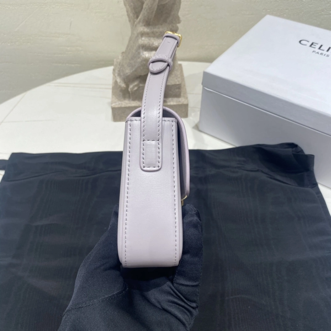Custombag-- 194143BF4-32LG high quality version item：C-B806D25129