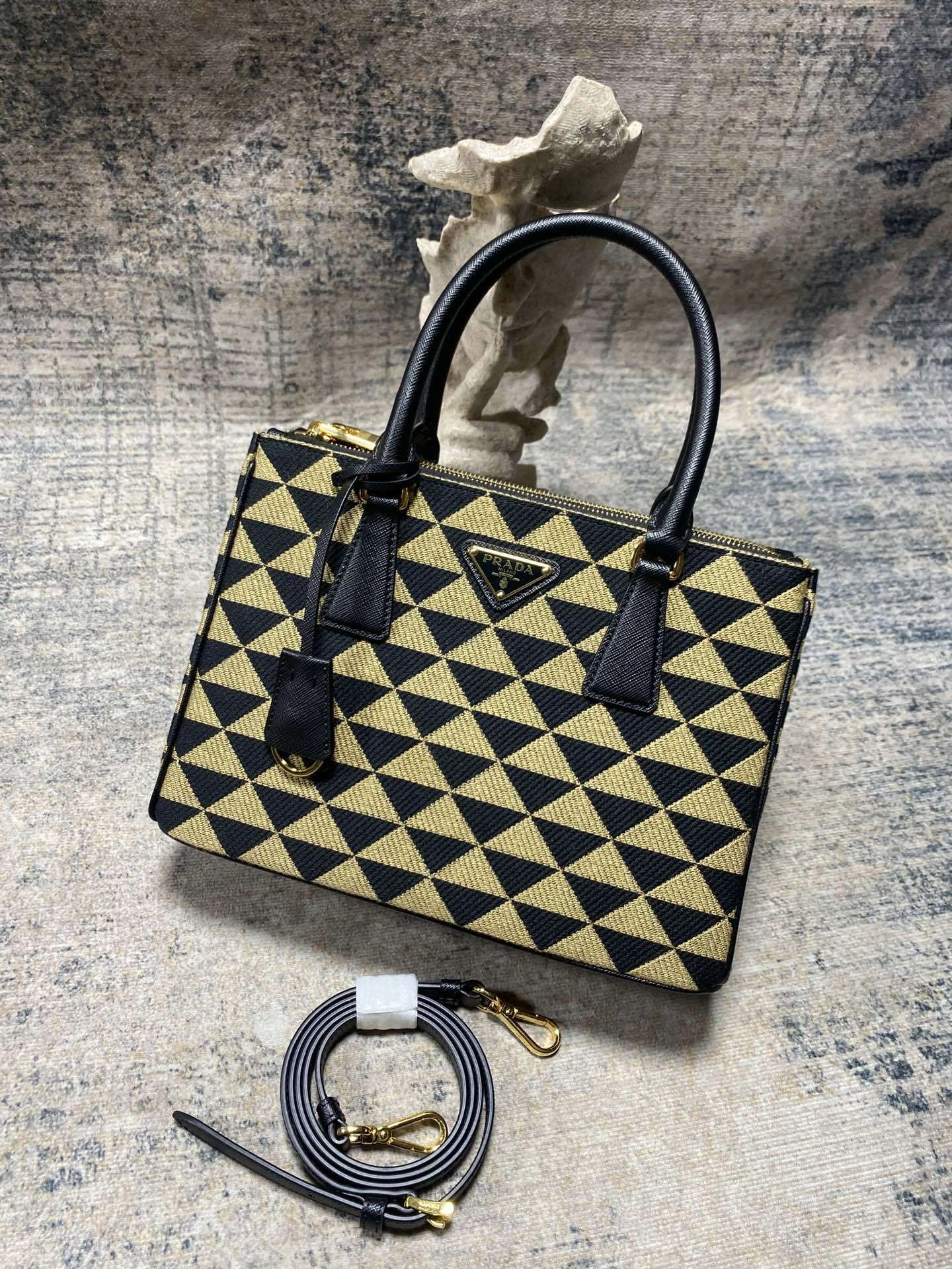 Custombag-- 1BA863_2FKL_F0Y30_V_OOO high quality version item：C-B806D2209