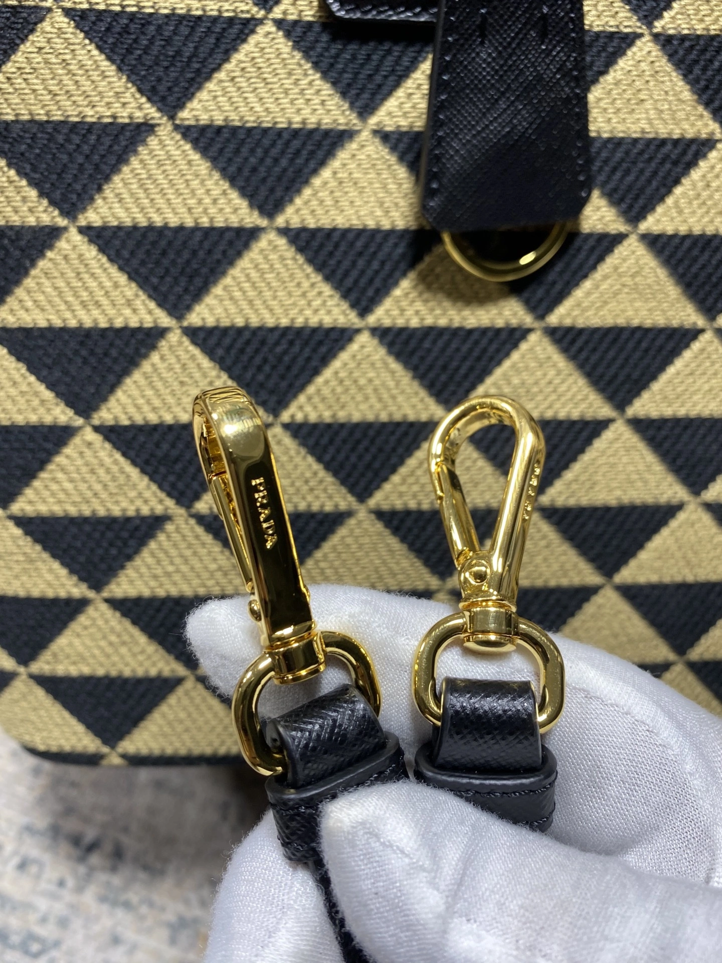 Custombag-- 1BA863_2FKL_F0Y30_V_OOO high quality version item：C-B806D2209