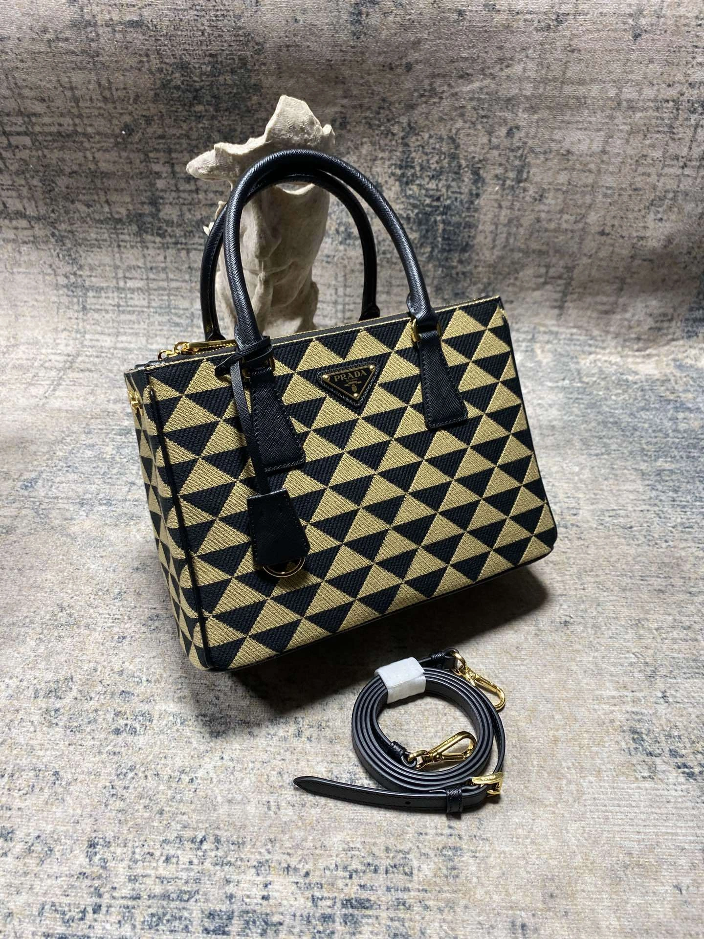 Custombag-- 1BA863_2FKL_F0Y30_V_OOO high quality version item：C-B806D2209