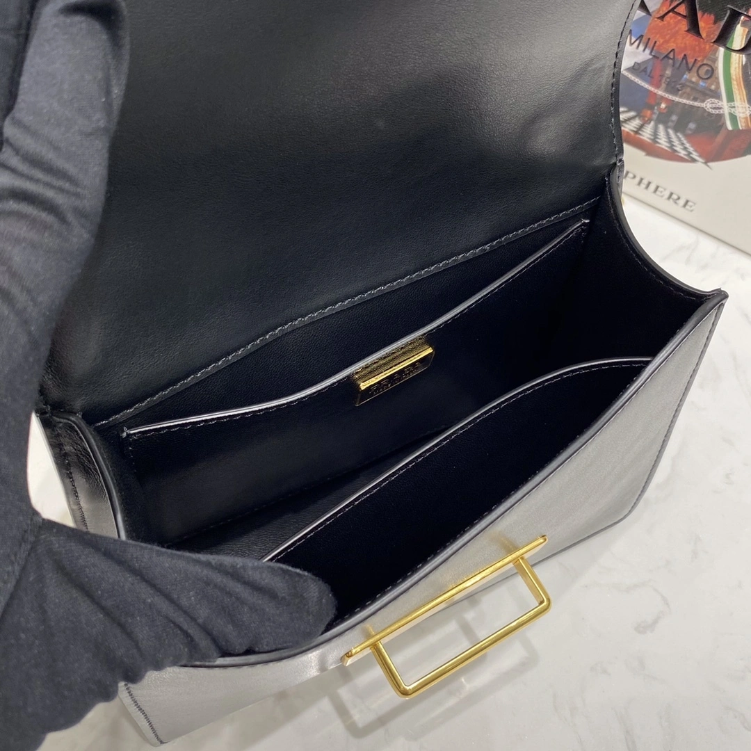 Custombag-- 1BD221-2BB0-F0002-V-CCH high quality version item：C-B806D23110