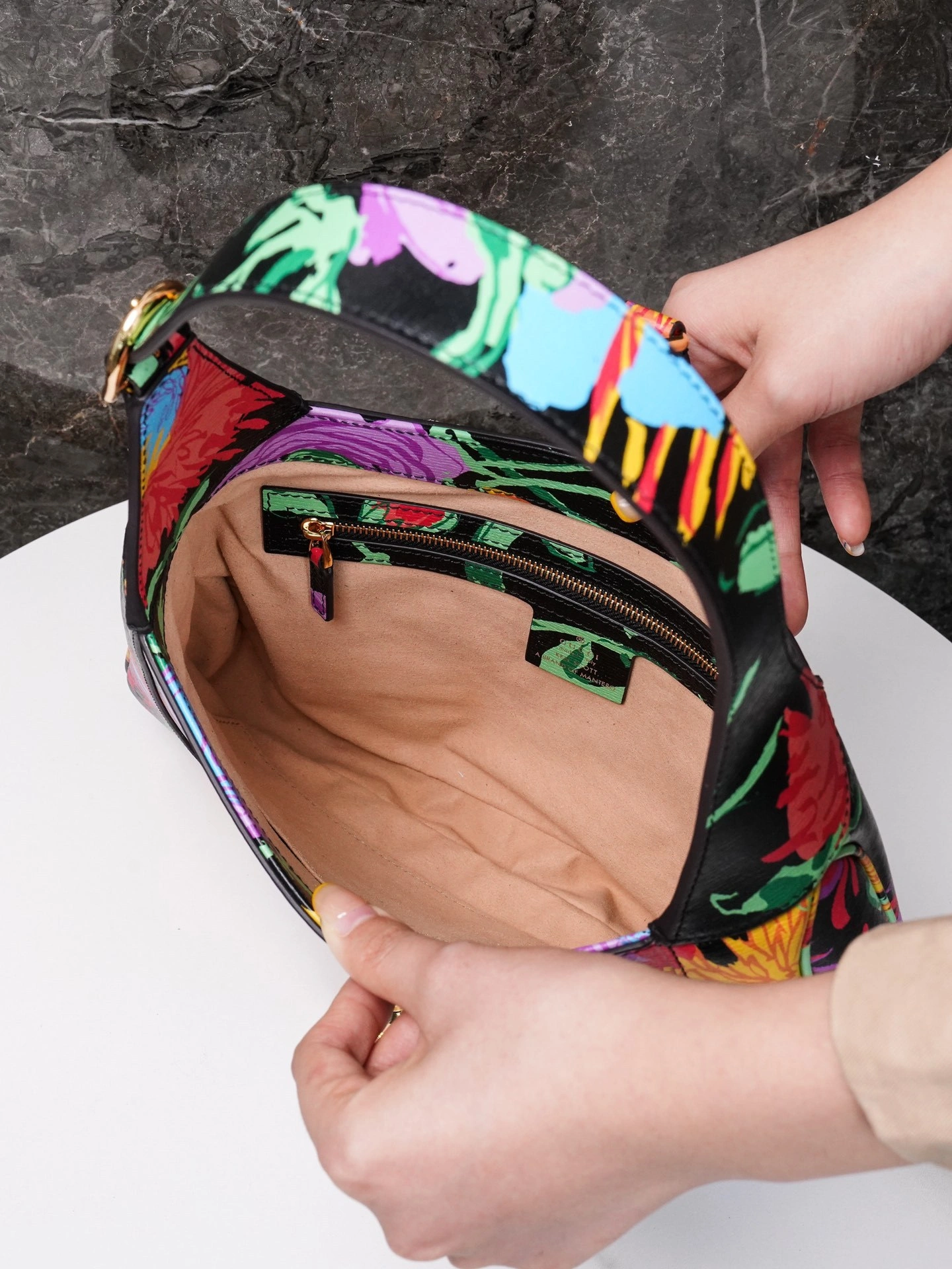 Custombag-- 636709-UA70G-1058 item：C-B461G2701R