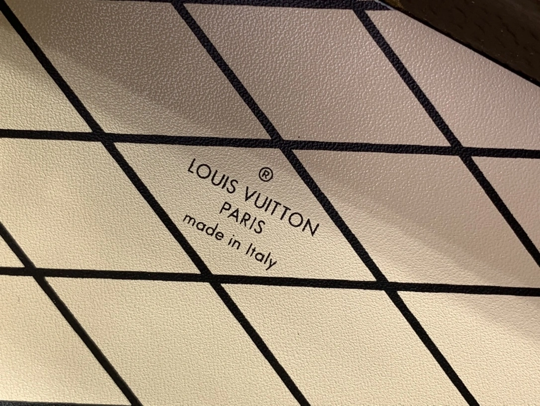 Custombag-- 8V M46758 counters quality Vanity Case item:E-B063B1844