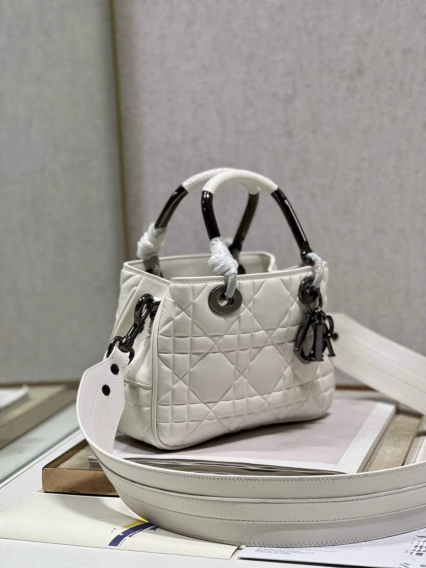 Custombag-- M0697OVJX- high quality version item：C-B063E1721Y
