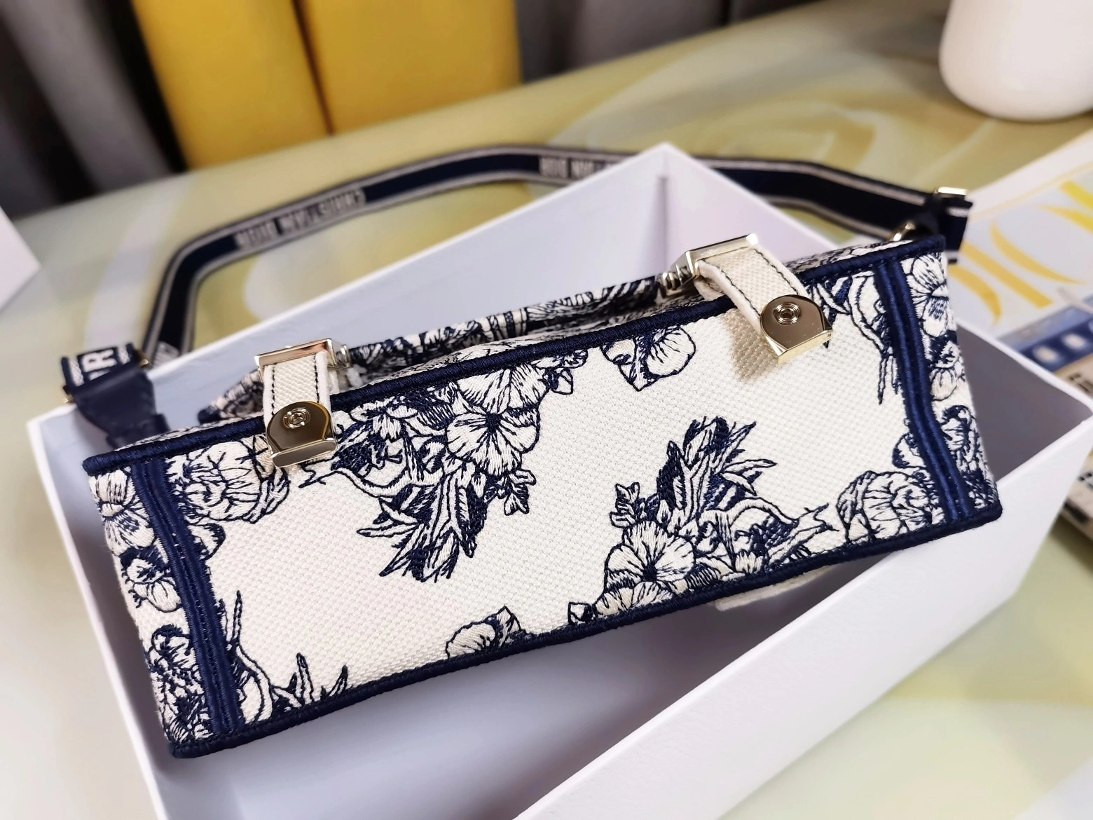 Custombag-- M1241ORVX-M933 high quality version item：C-B063E1704Y