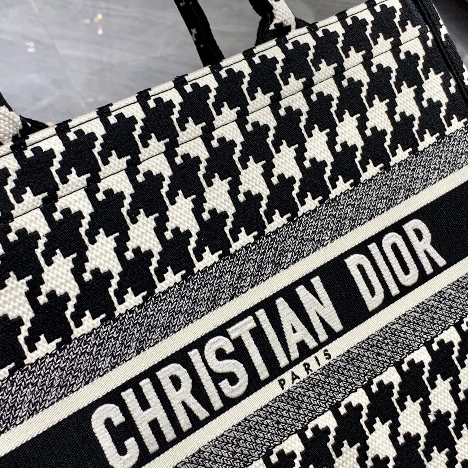 Custombag-- M1265ZRUW-M918 high quality version item：C-B803D2003