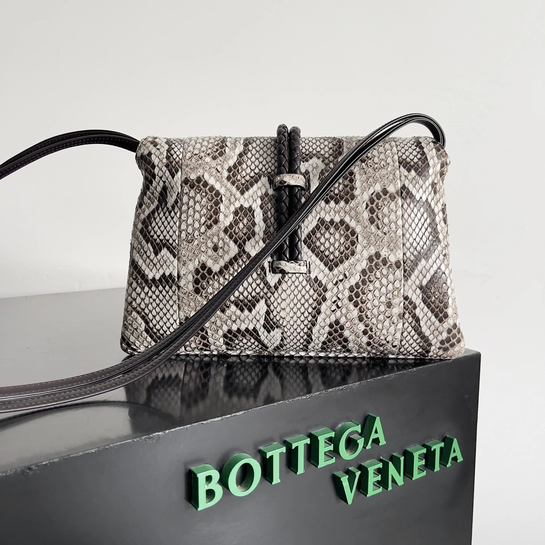 Custombag-- V595t1 806213V41F78331 counters quality snake skin item:E-B100B2752