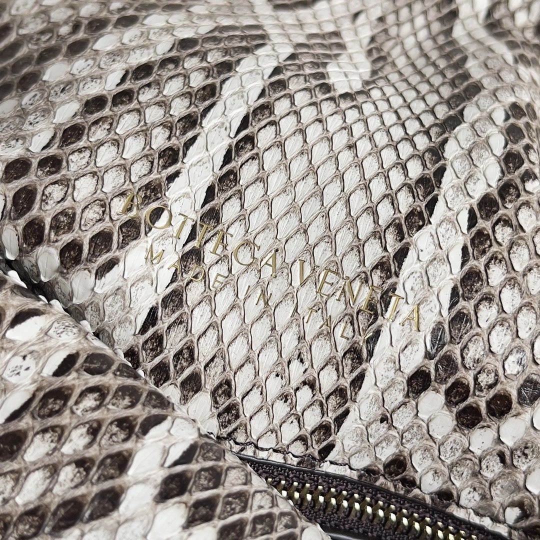Custombag-- V595t1 806213V41F78331 counters quality snake skin item:E-B100B2752