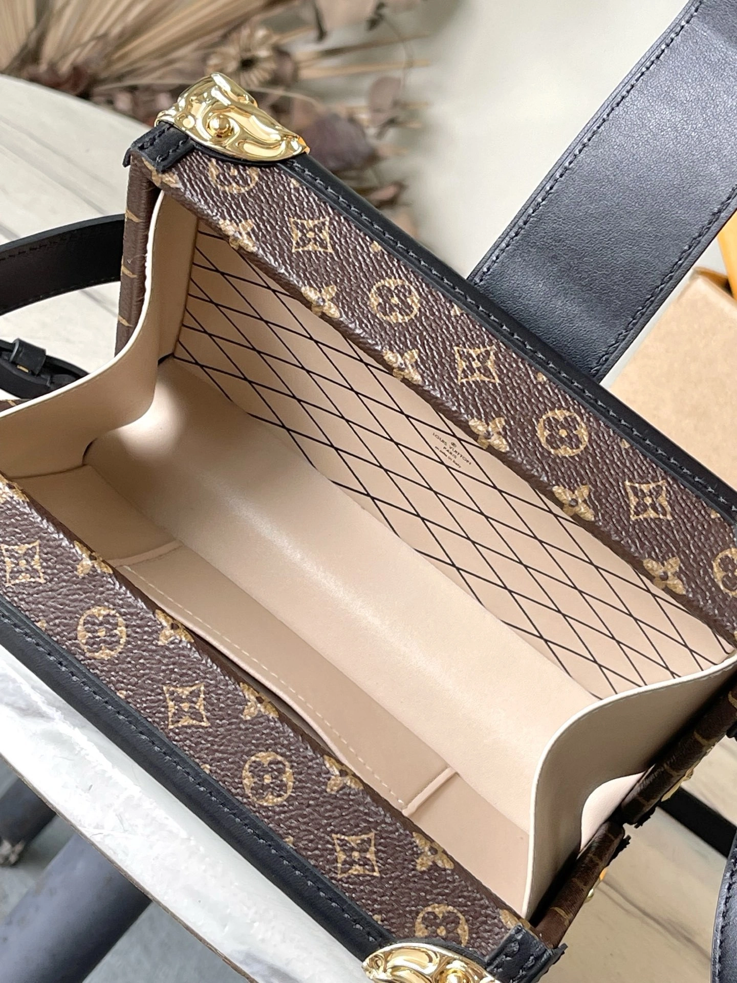 Custombag--8V M13738 counters quality item:E-B574J0222W