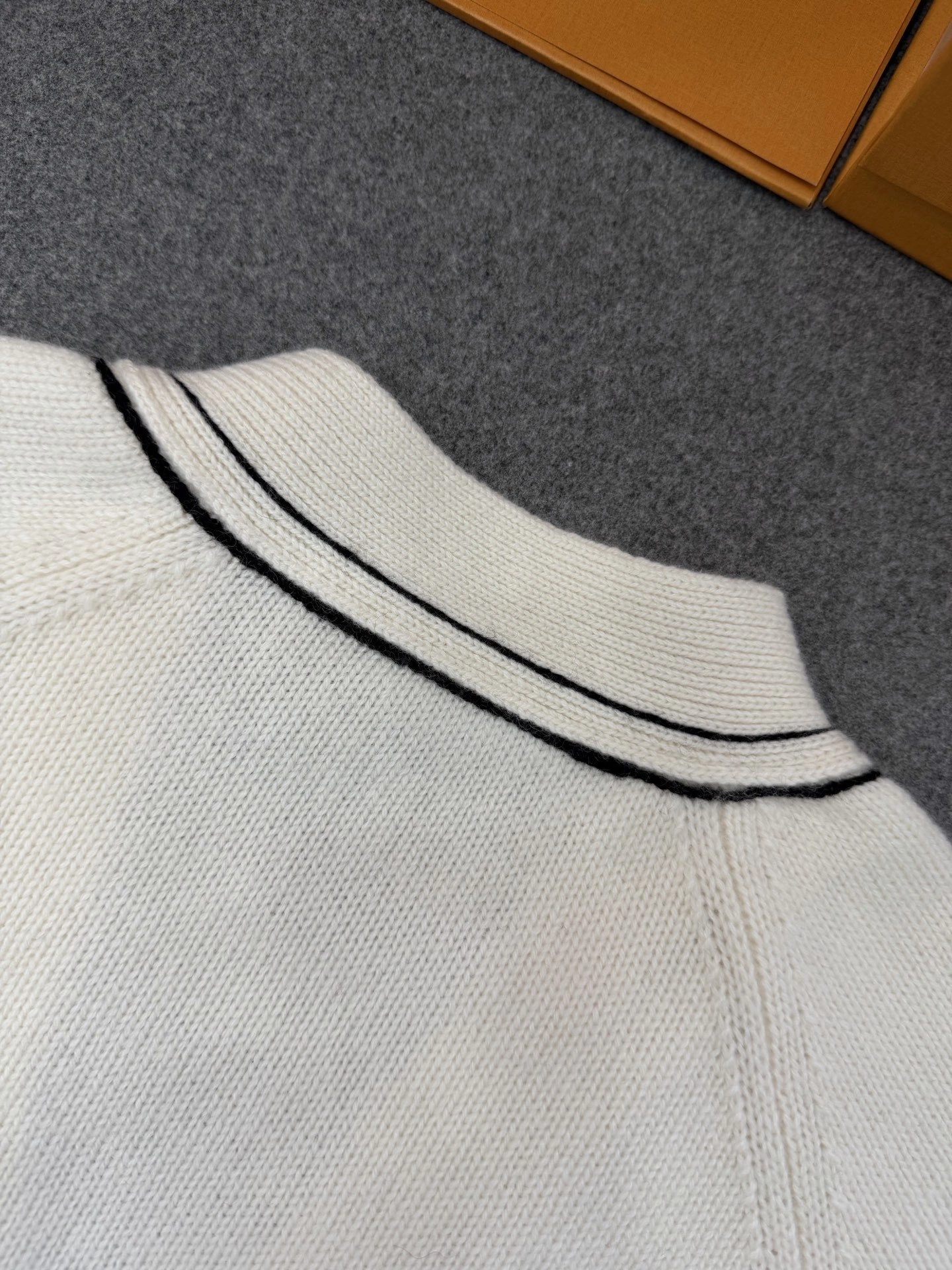 Bald Eagle -- 8V high quality version 30 cashmere 70 wool embroidery item:E-F801L1927H