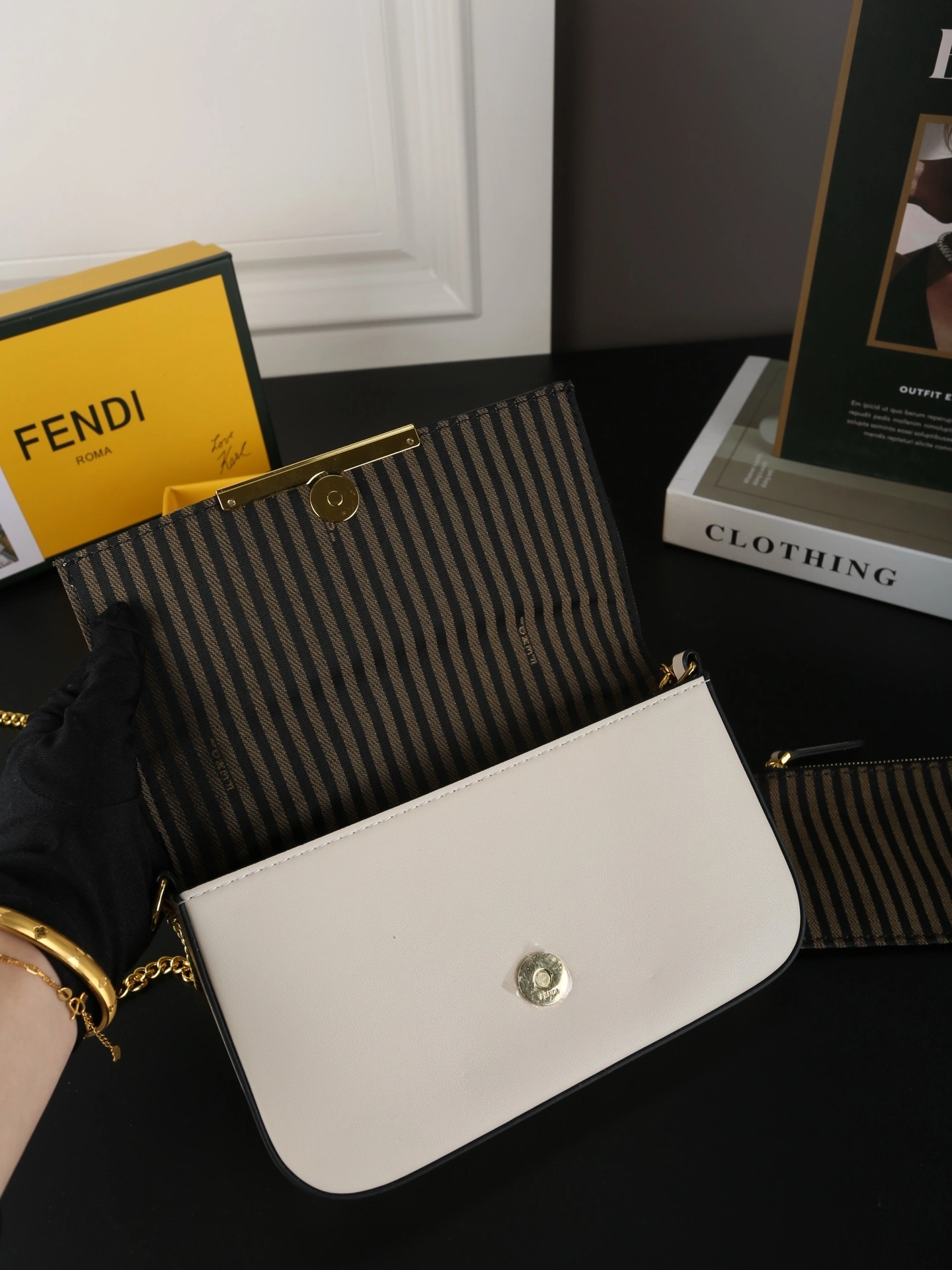 F594i 8BS032-AHM0-F0VWM Calfskin item:ET-B101E1914