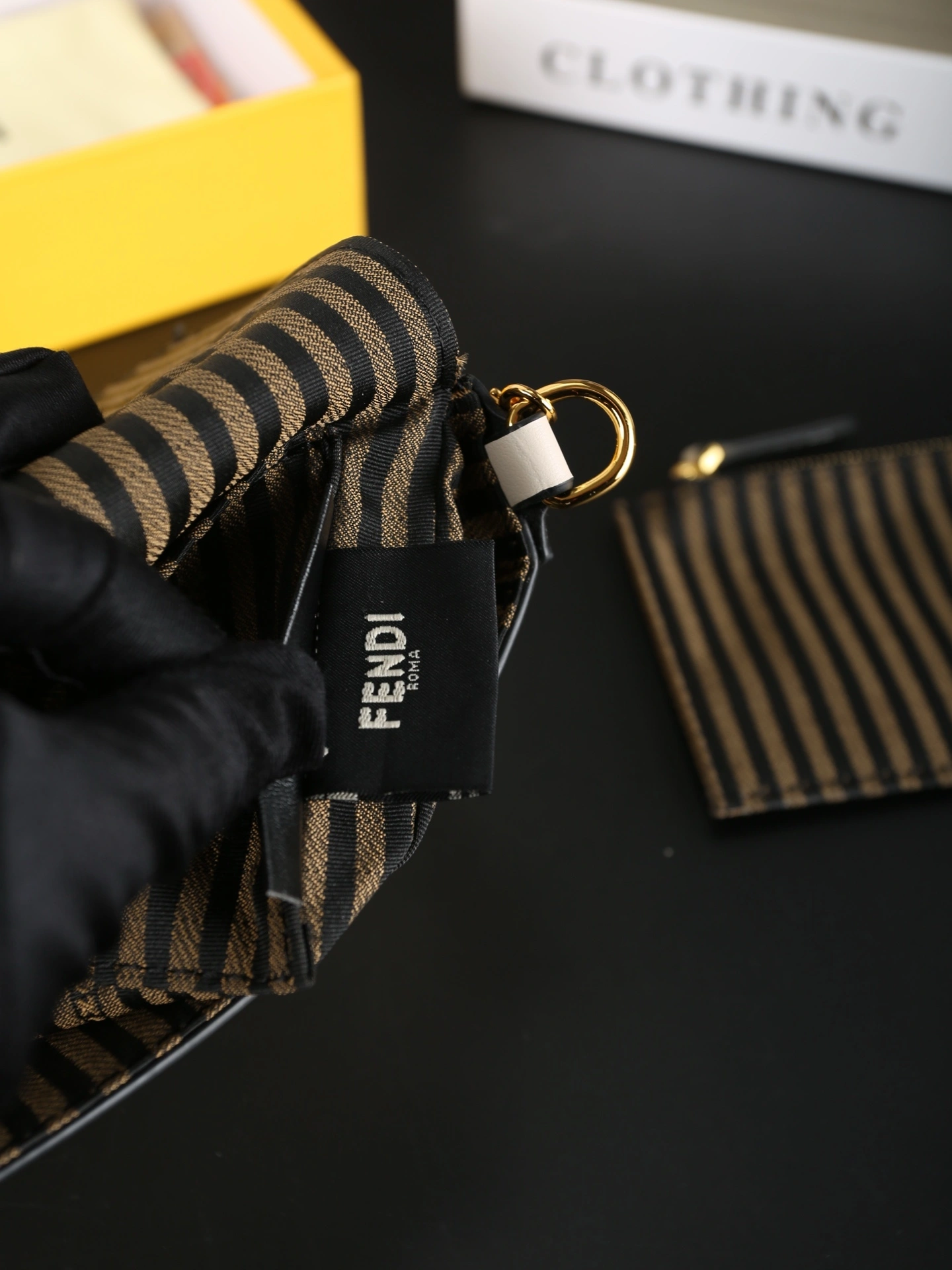 F594i 8BS032-AHM0-F0VWM Calfskin item:ET-B101E1914