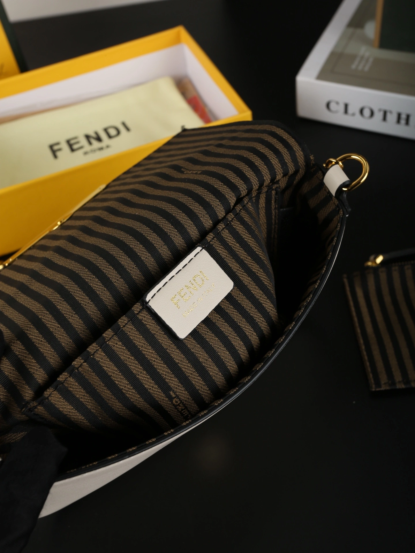 F594i 8BS032-AHM0-F0VWM Calfskin item:ET-B101E1914