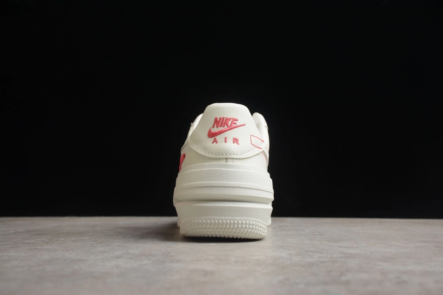 Flying Pigs — 9ik5 DJ9946-105 item:E-YX067F060413