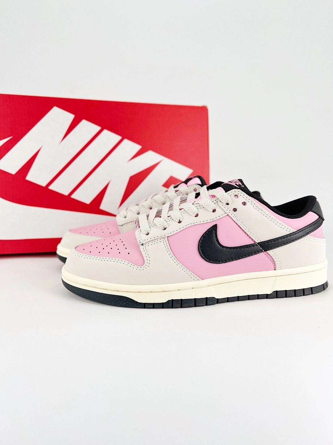 Flying Pigs — 9ik5 HF5441-600 FB9109-601 item:E-YX036F060416