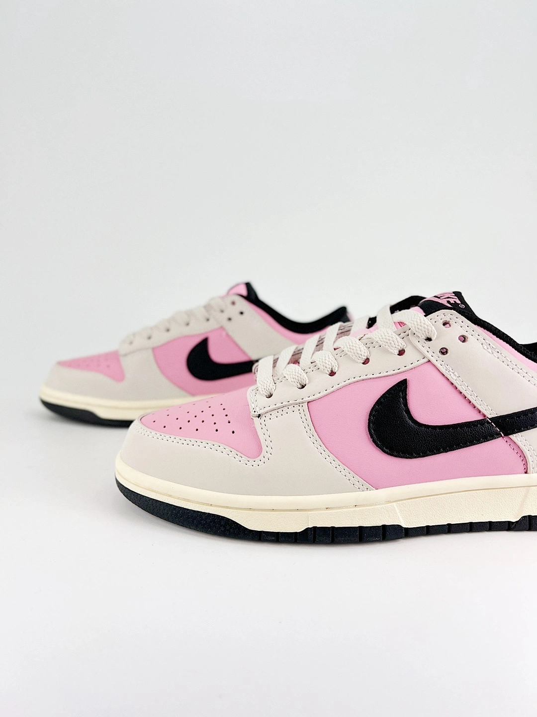 Flying Pigs — 9ik5 HF5441-600 FB9109-601 item:E-YX036F060416