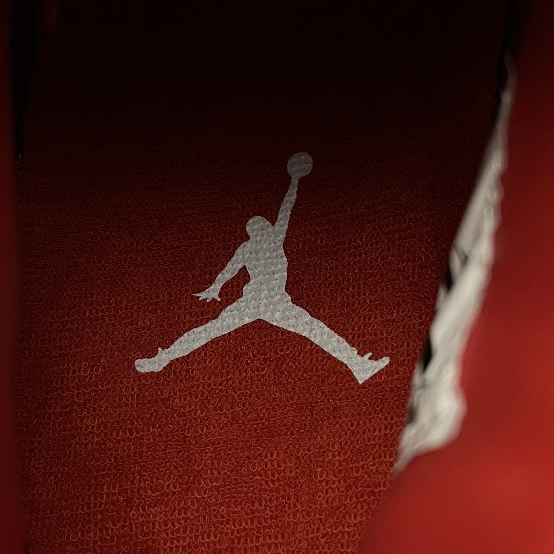 Flying pig-- " 11Lab4 Red " 719864-600 item: D-X319A2760