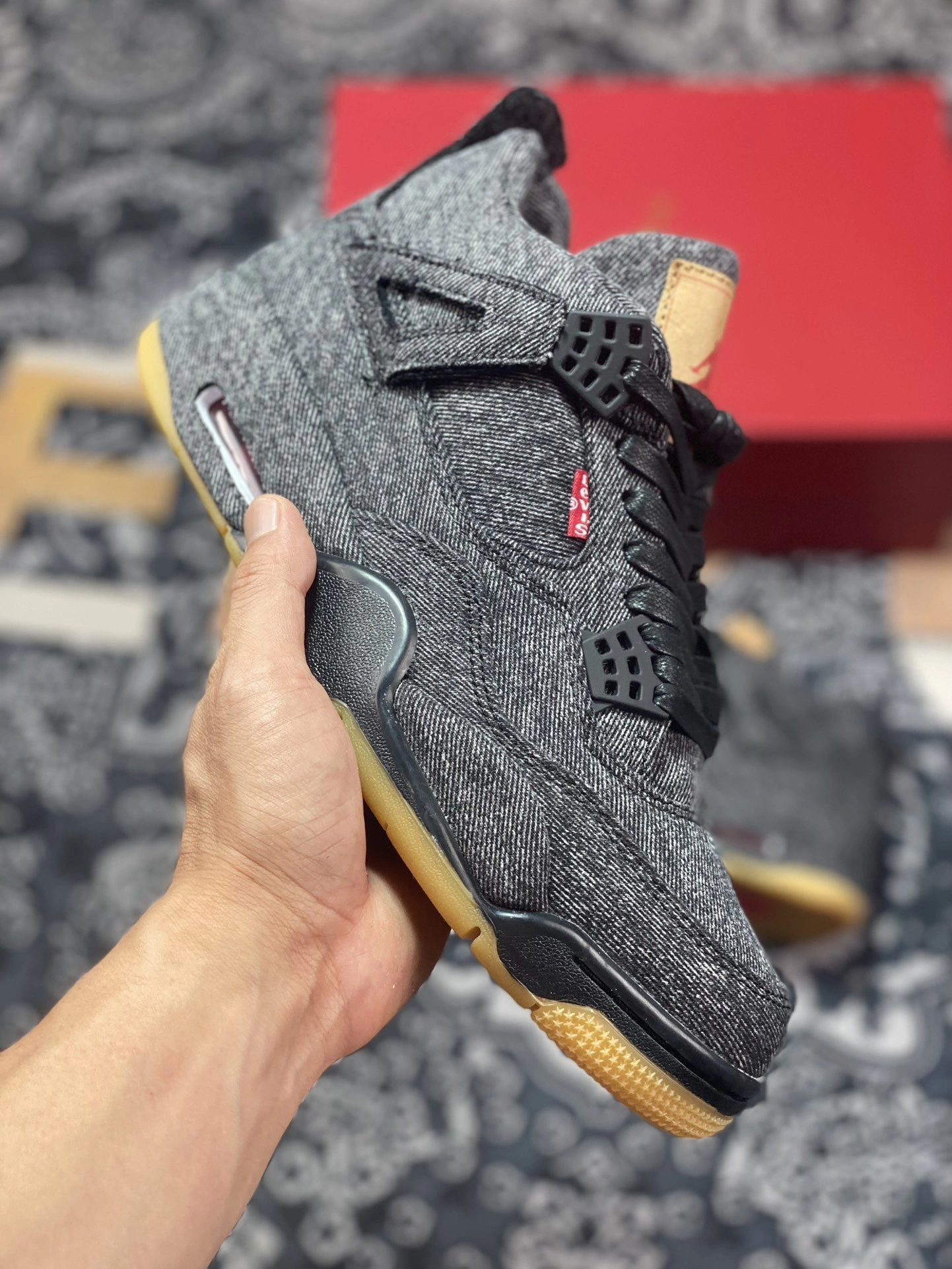 Flying pig-- ” Levi‘s “ AQ9103 001 item: C-X000K0111V