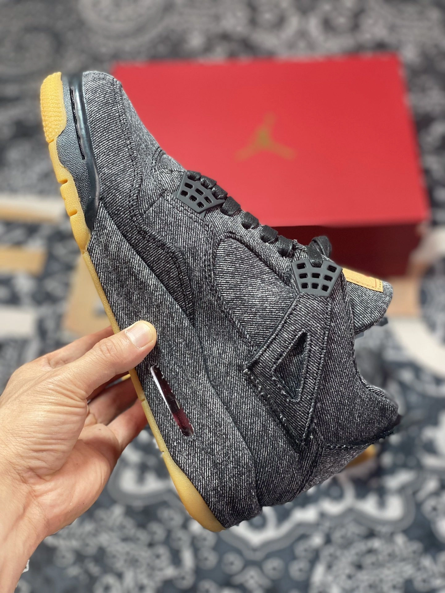 Flying pig-- ” Levi‘s “ AQ9103 001 item: C-X000K0111V