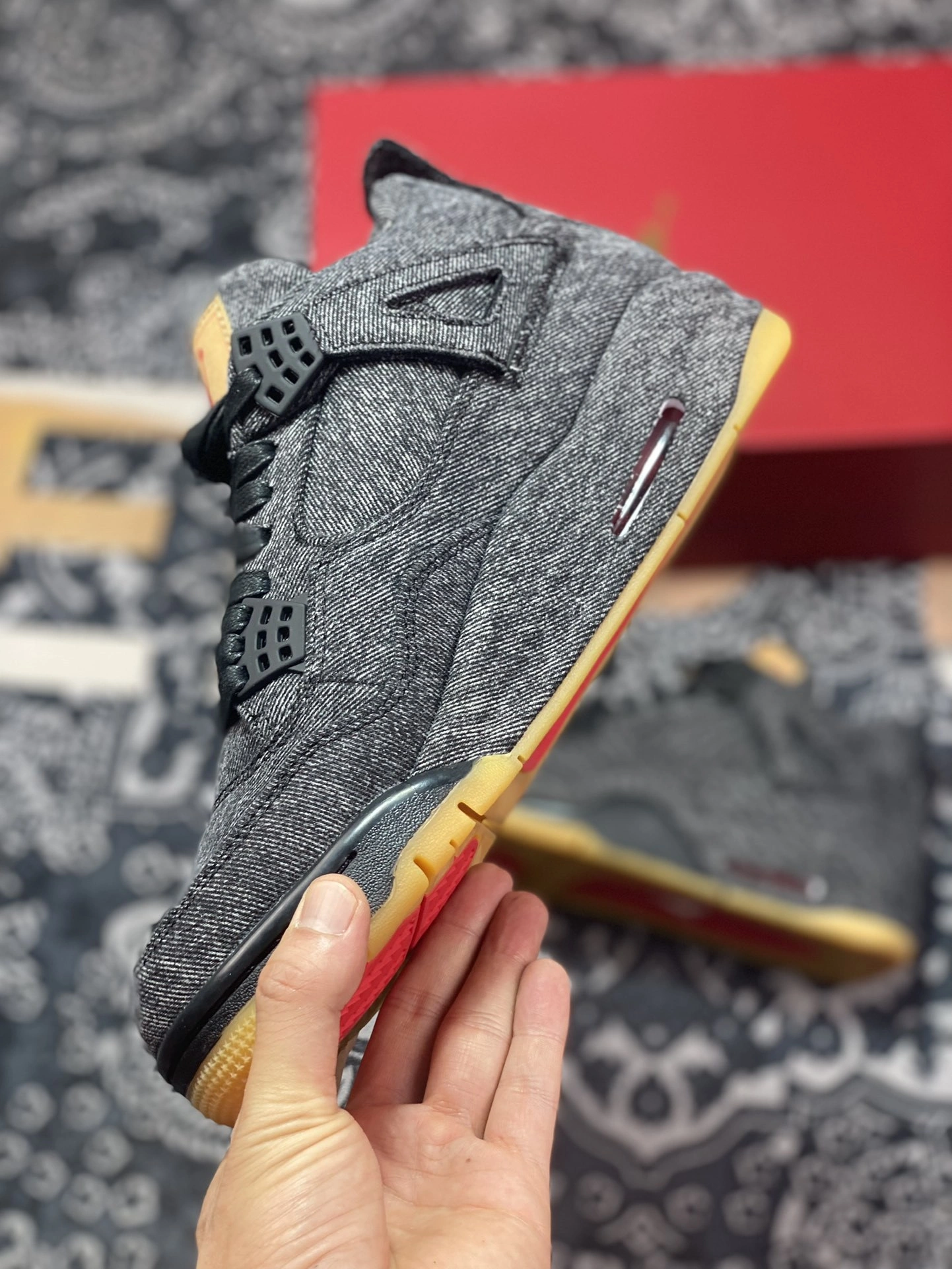 Flying pig-- ” Levi‘s “ AQ9103 001 item: C-X000K0111V