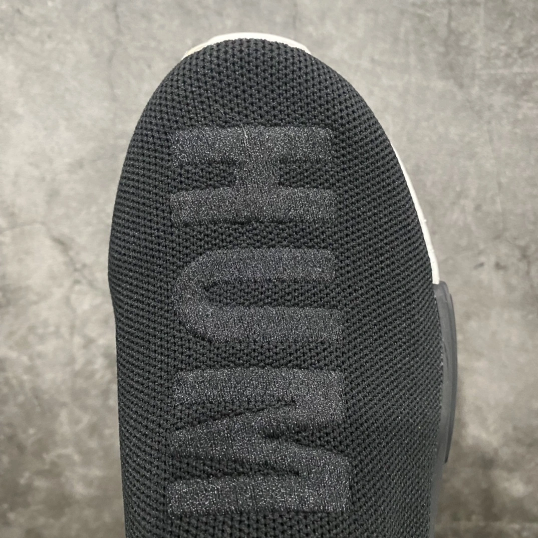 Flying pig-- 14i41s BB3068 Pharrell Williams x Hu Race item: E-X000L2224B