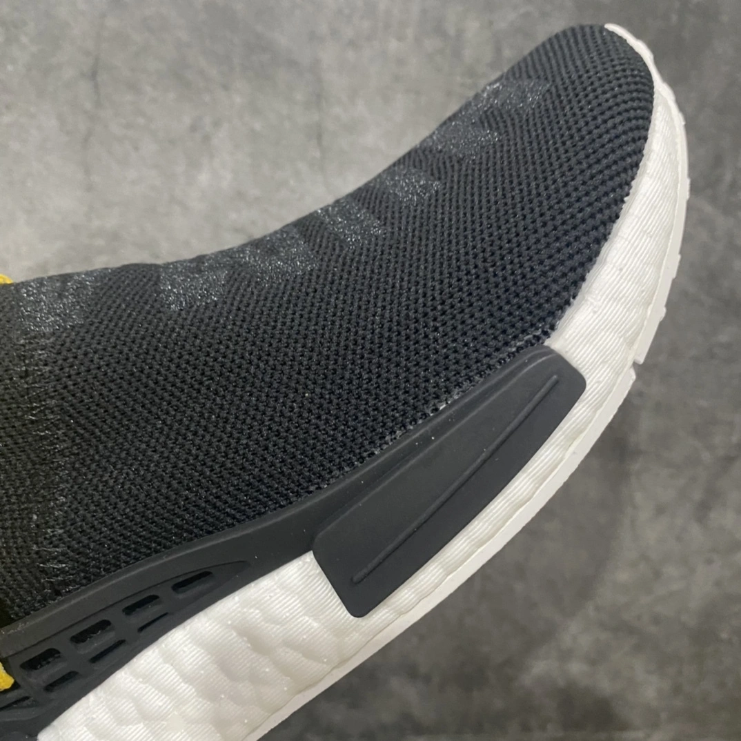 Flying pig-- 14i41s BB3068 Pharrell Williams x Hu Race item: E-X000L2224B