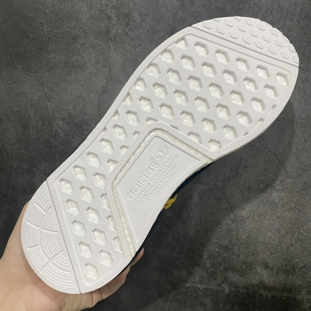 Flying pig-- 14i41s BB3068 Pharrell Williams x Hu Race item: E-X000L2224B