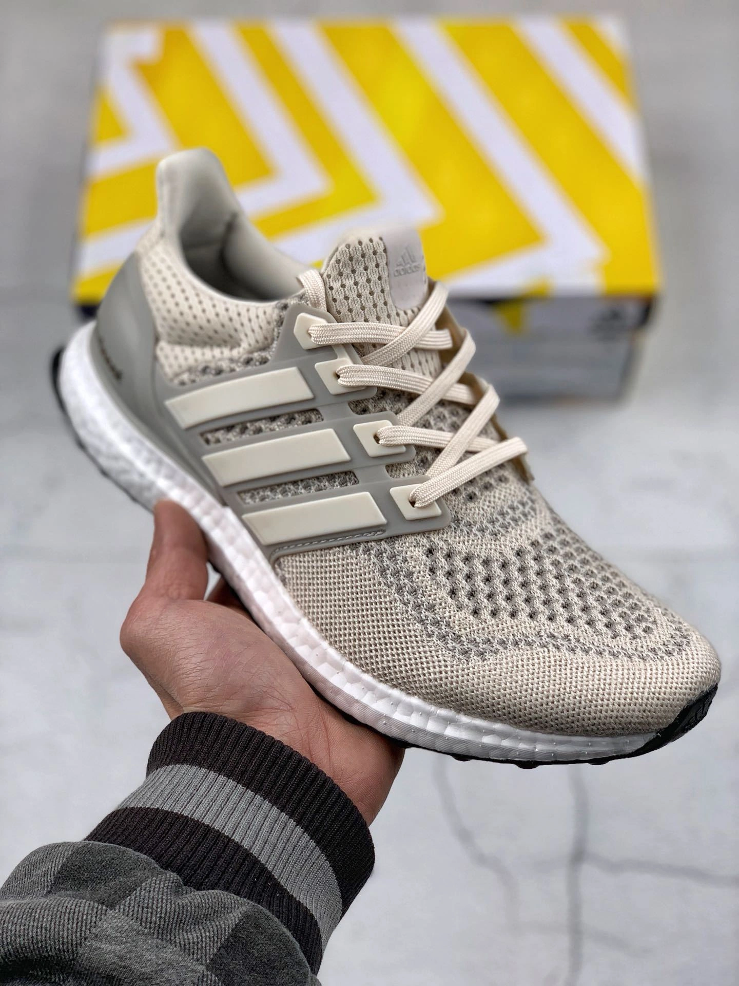 Flying pig-- 14i41s BB7802 Ultra Boost Ltd UB item: E-X067L2219B