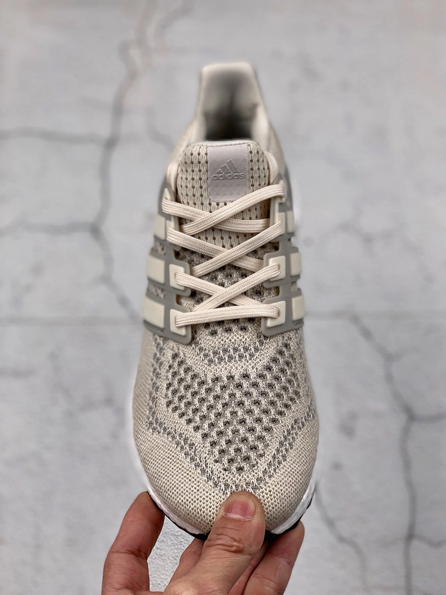 Flying pig-- 14i41s BB7802 Ultra Boost Ltd UB item: E-X067L2219B